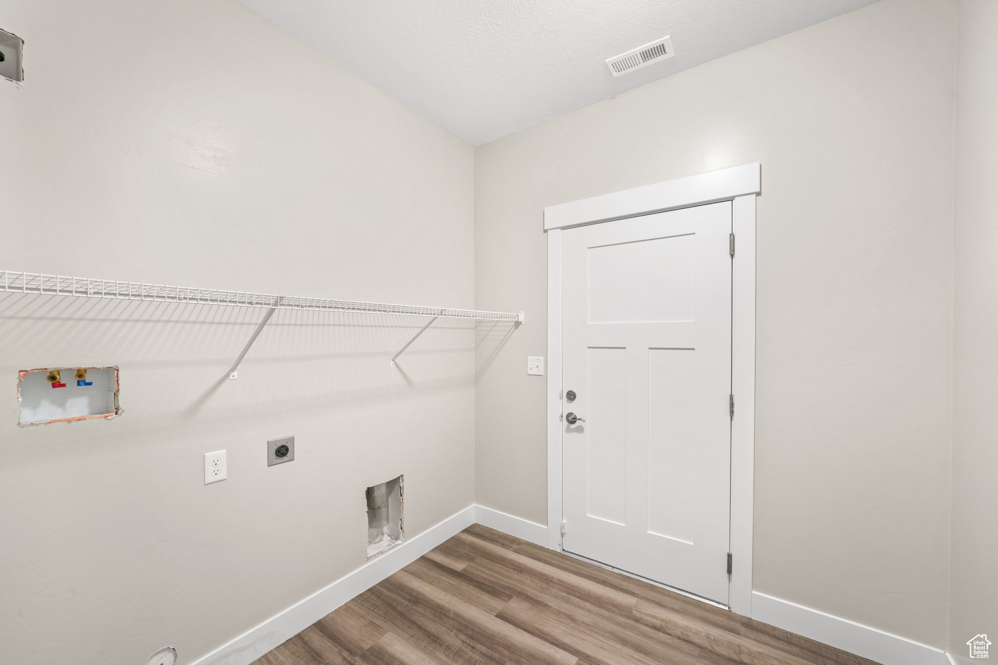 Laundry room, access to garage