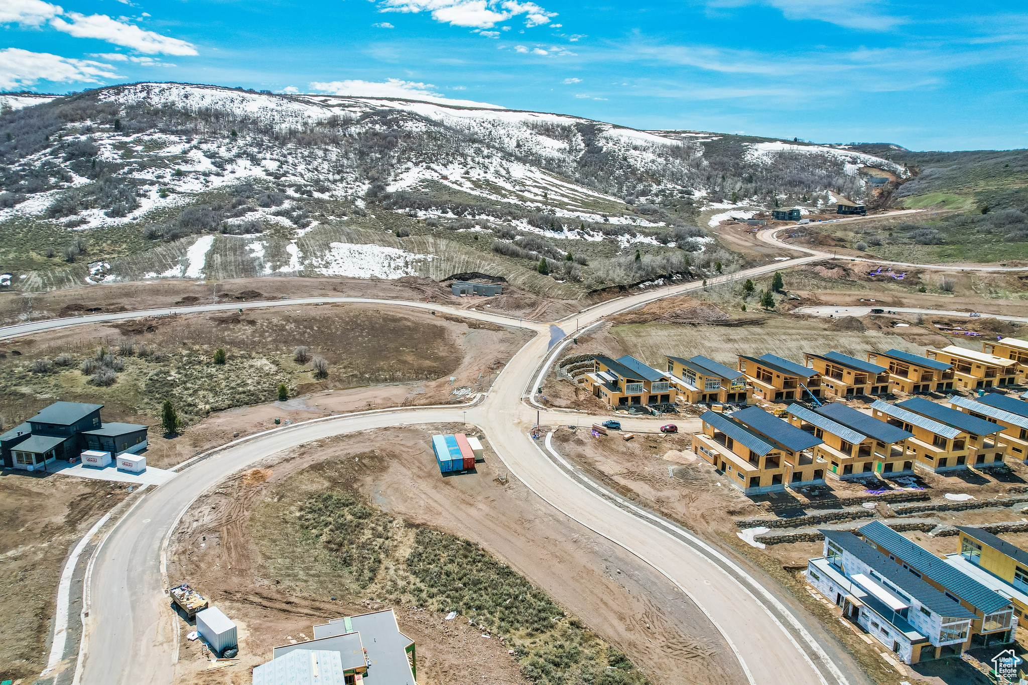 Drone / aerial view featuring a mountain view