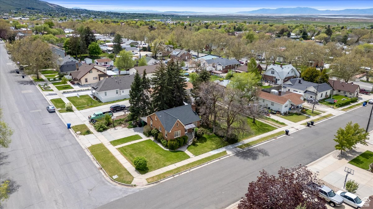 Aerial view with a mountain view