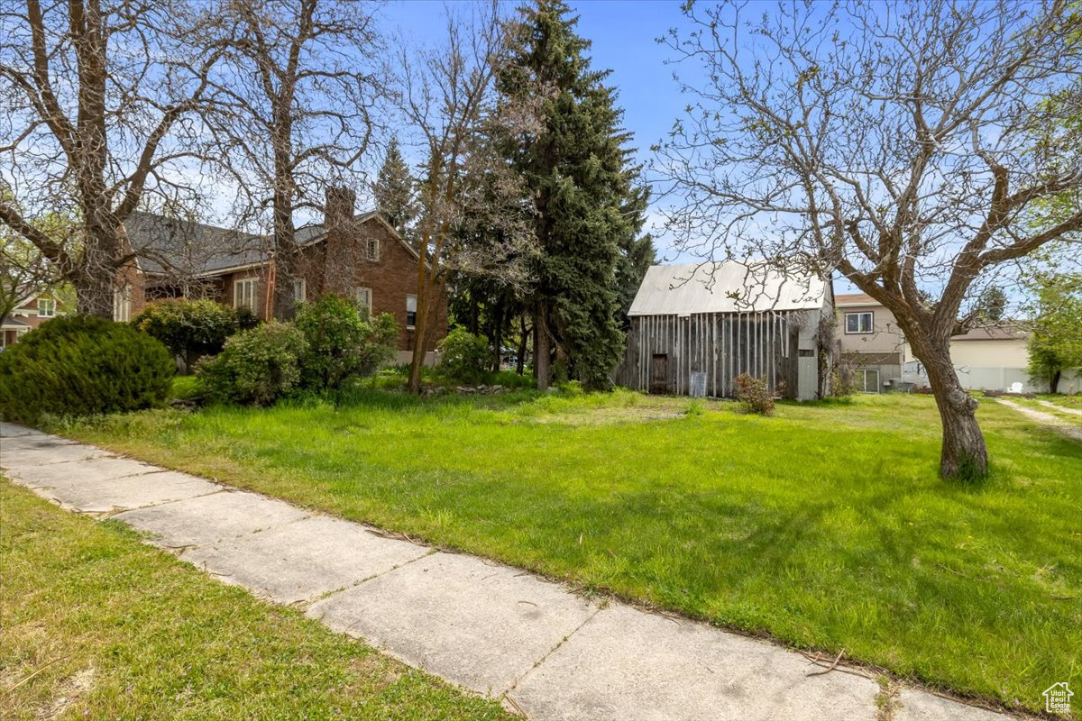 View of yard and barn