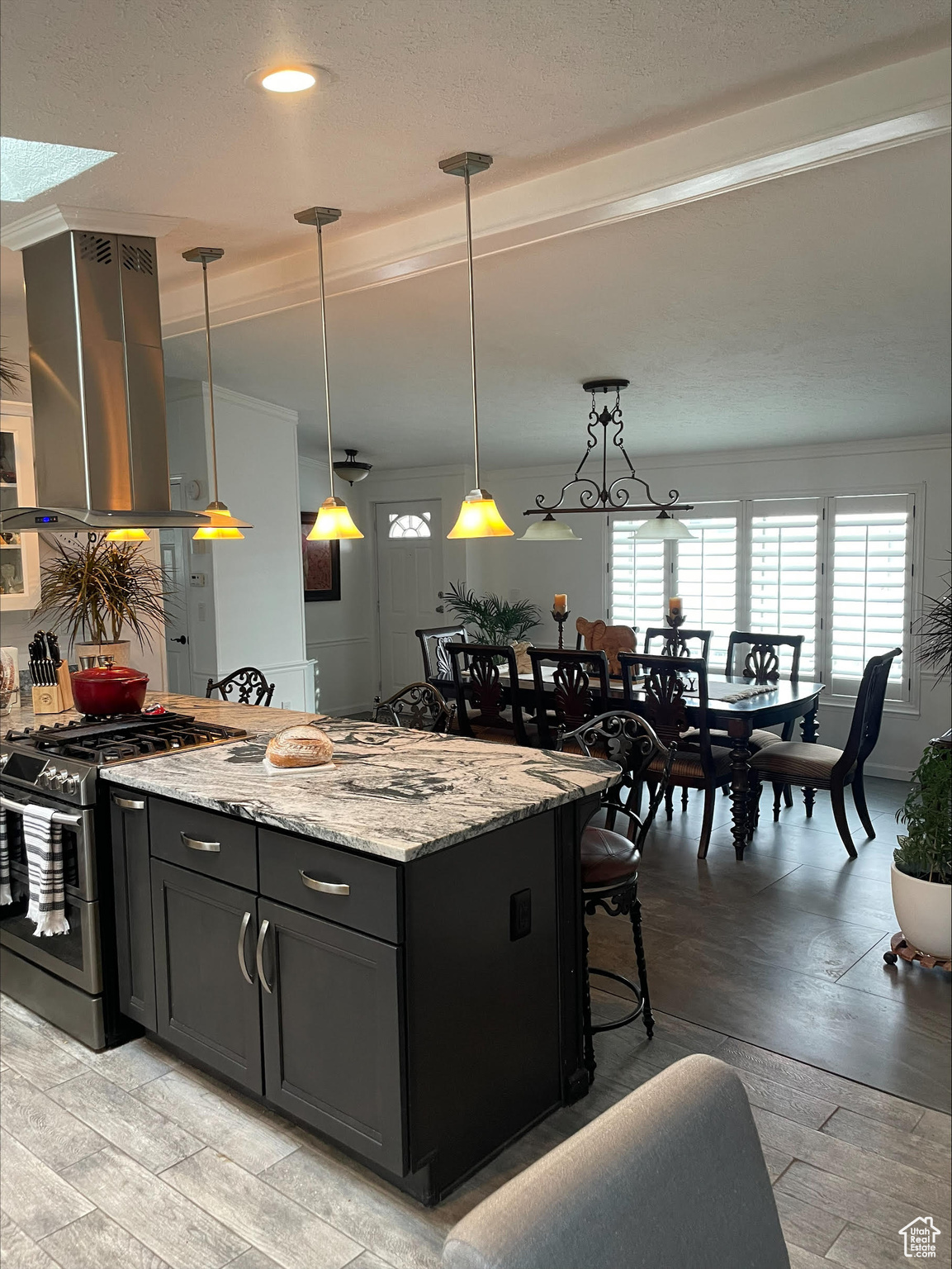 Beautiful remodeled kitchen/formal dining!
