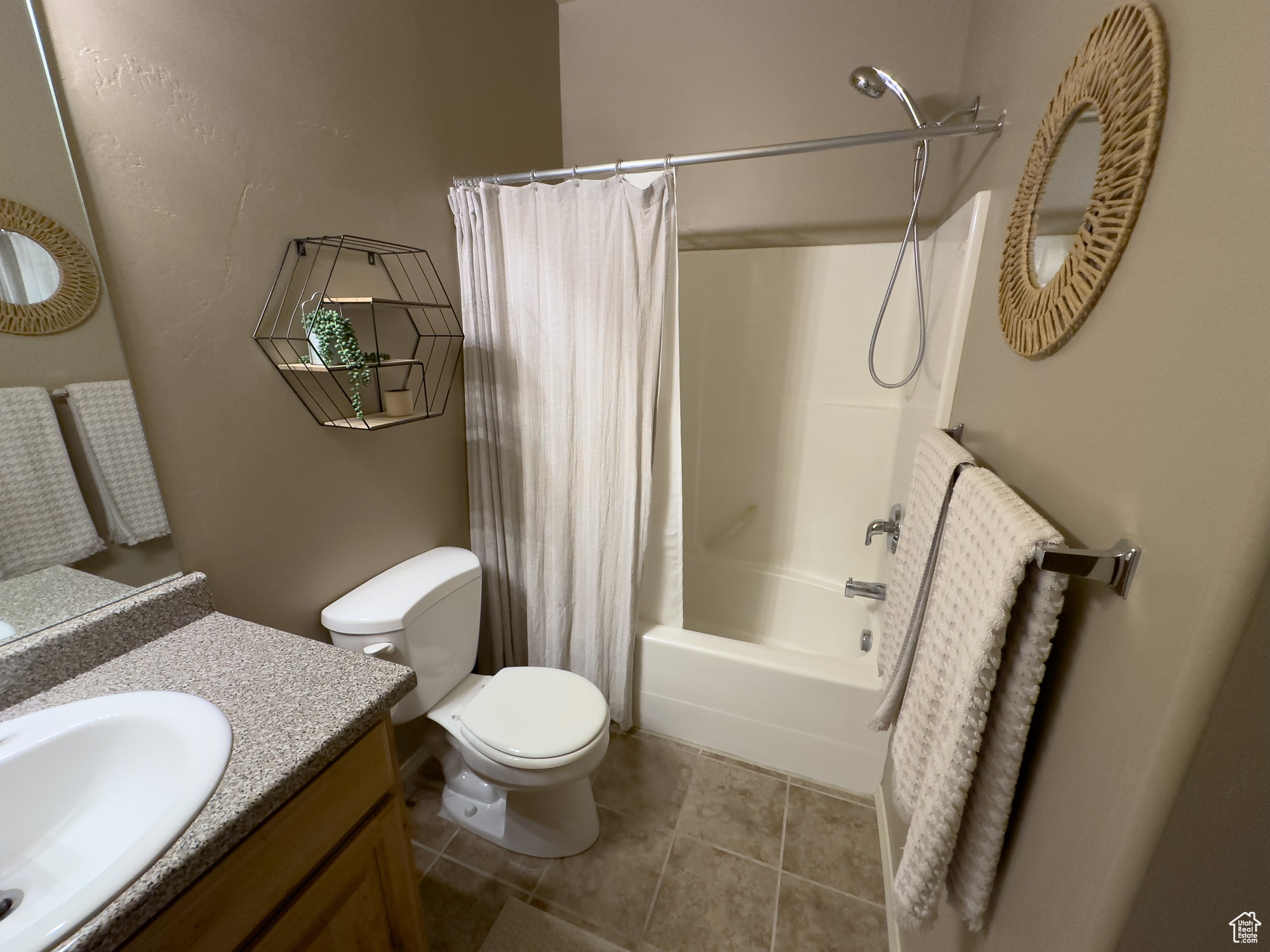 8484 S IVY GABLE W, West Jordan, Utah 84081, 2 Bedrooms Bedrooms, 9 Rooms Rooms,2 BathroomsBathrooms,Residential,For sale,IVY GABLE,1995985