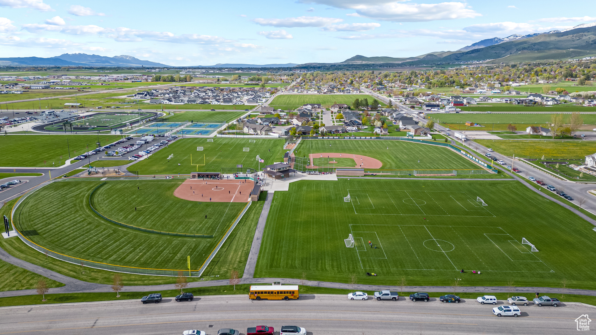 Aerial view with a mountain view