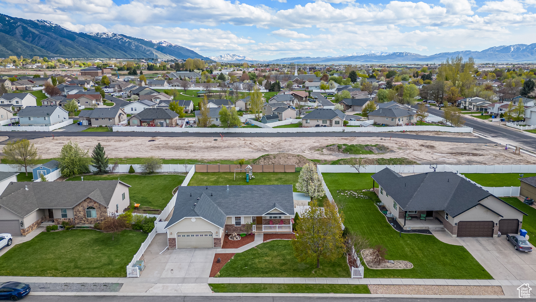 Birds eye view of property with a mountain view