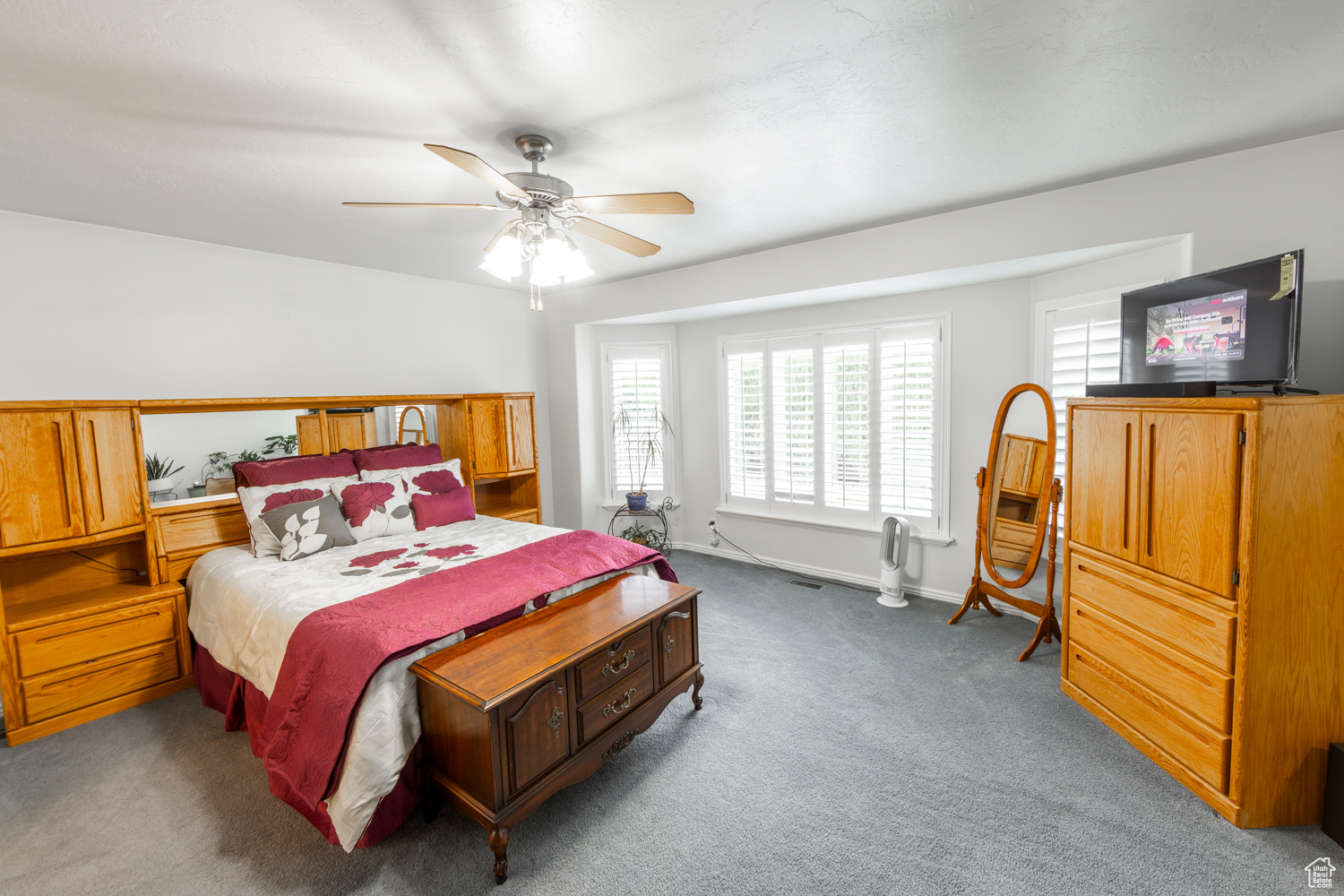 Spacious  Master bedroom featuring plenty of windows for natural lighting, a sitting area and a ceiling fan