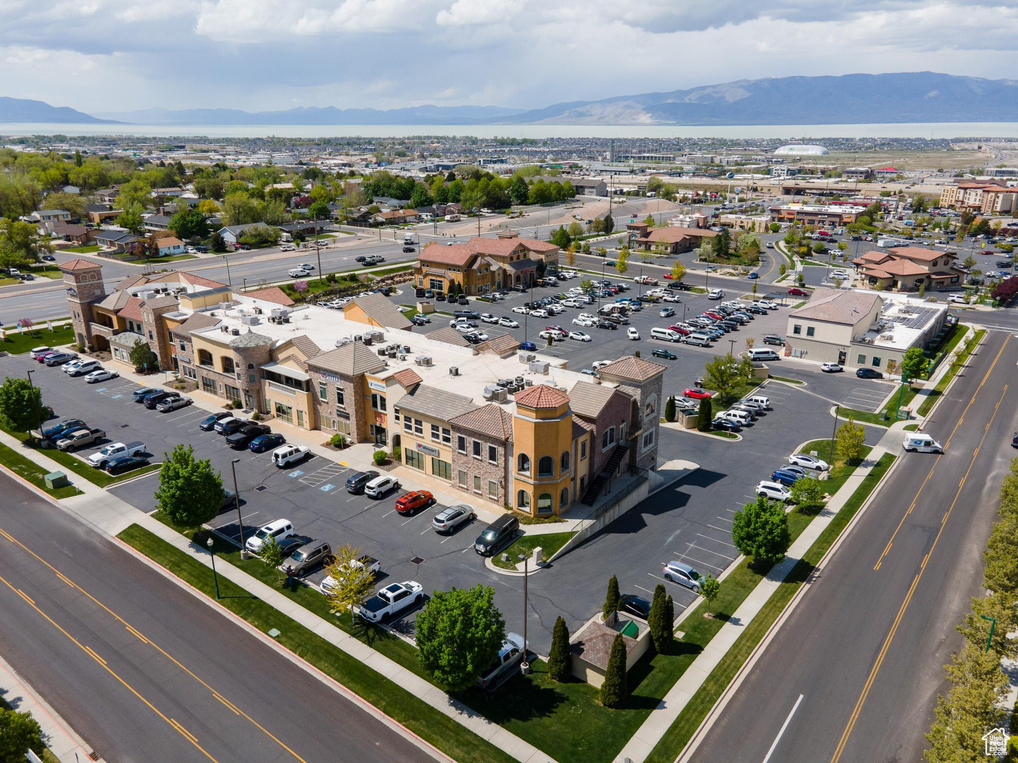 Bird's eye view with a mountain view