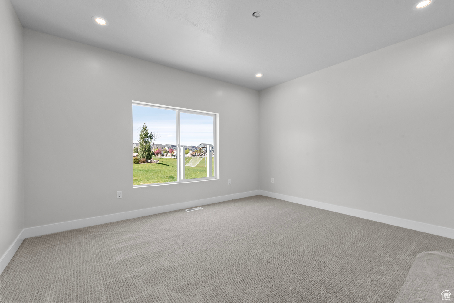 Empty room with carpet flooring