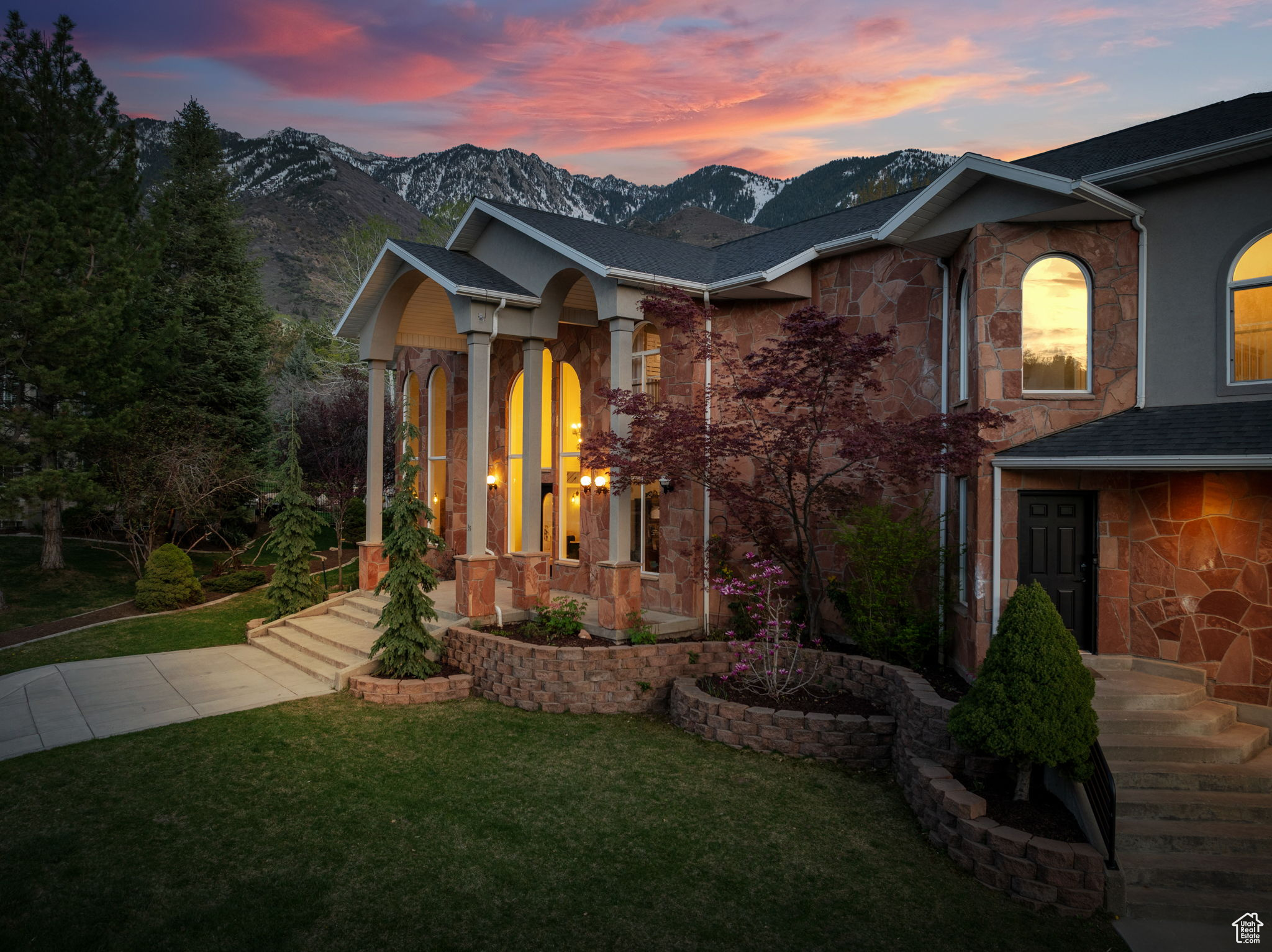 View of front of home featuring a mountain view and a yard