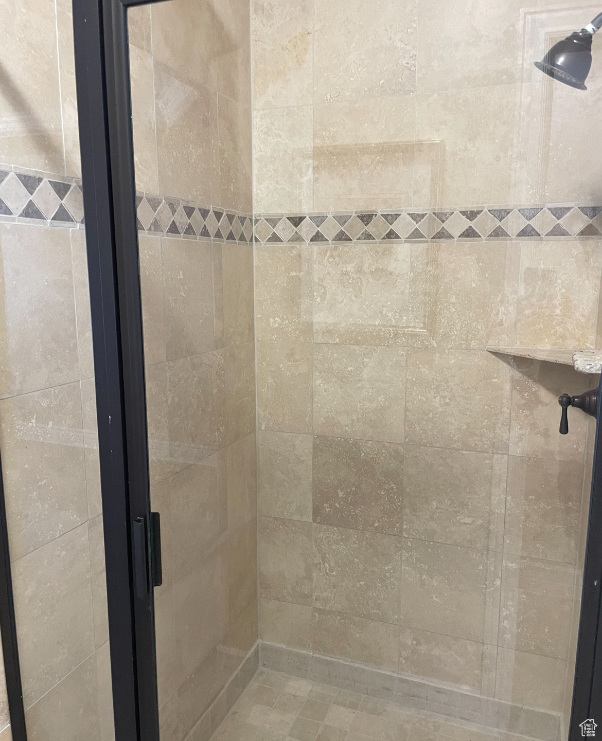 Bathroom featuring a tile shower