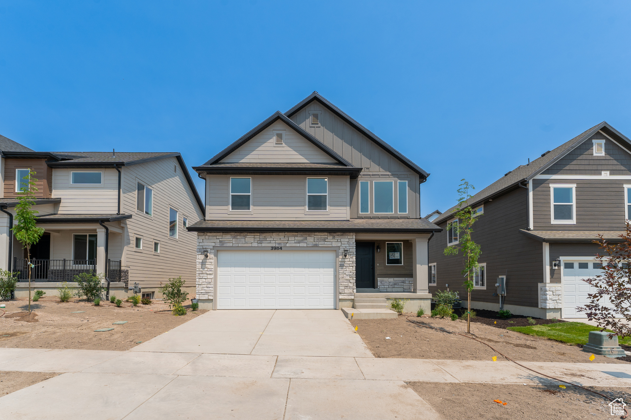 Craftsman house with a garage