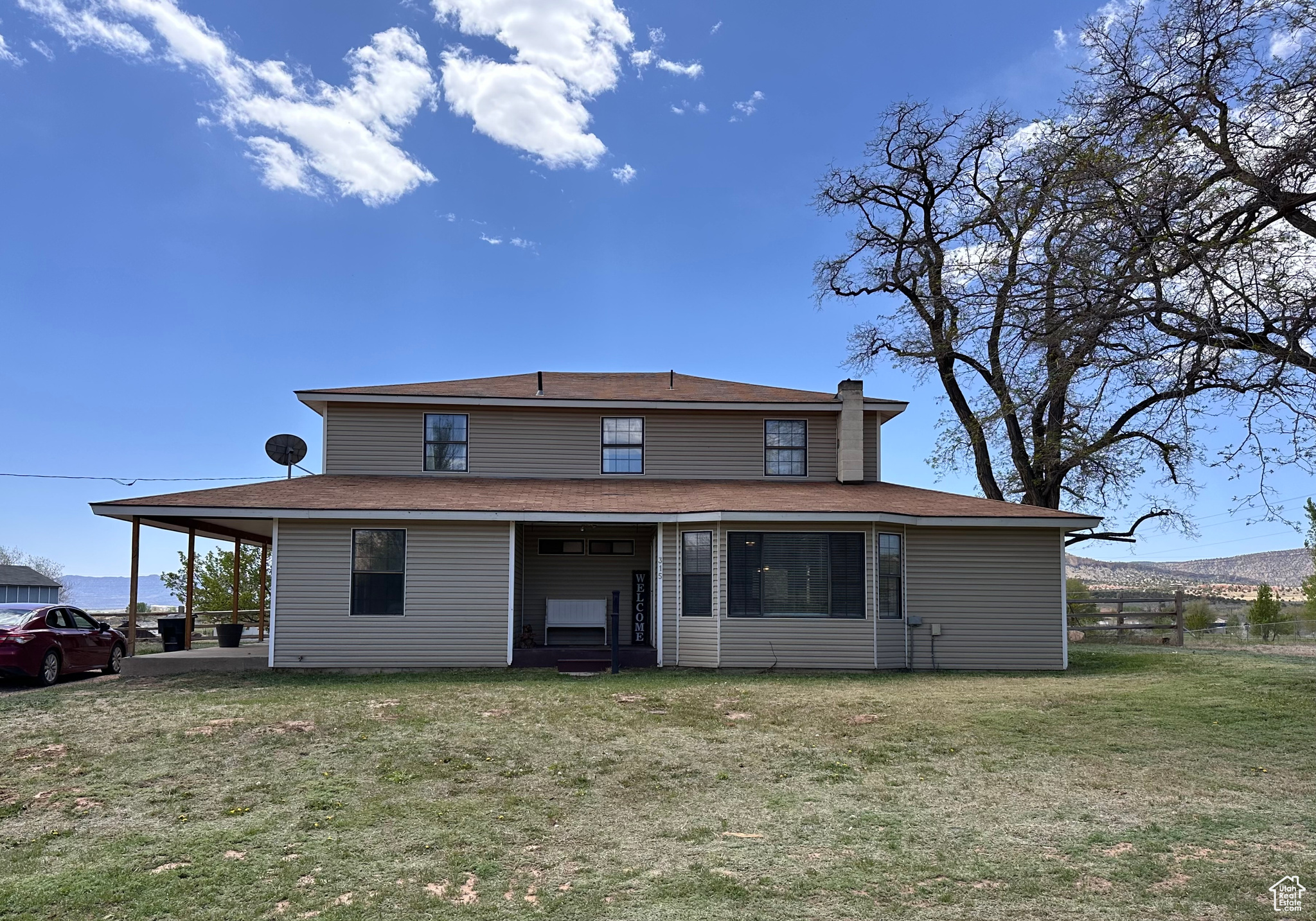 Nice two-story farmhouse in Escalante!