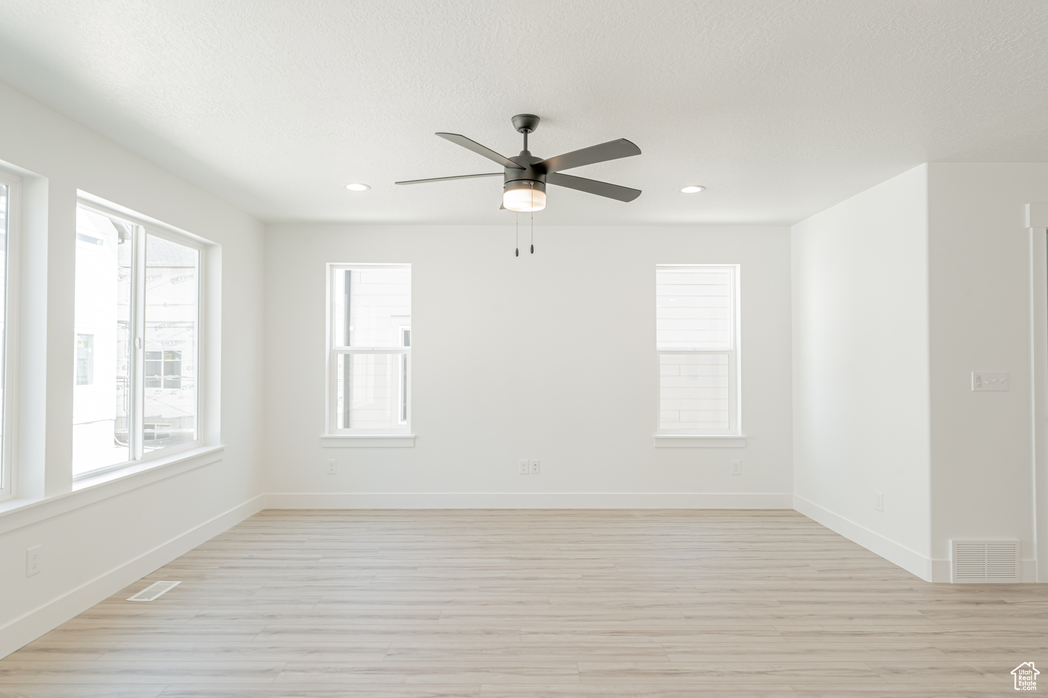 Unfurnished room with light hardwood / wood-style flooring and ceiling fan