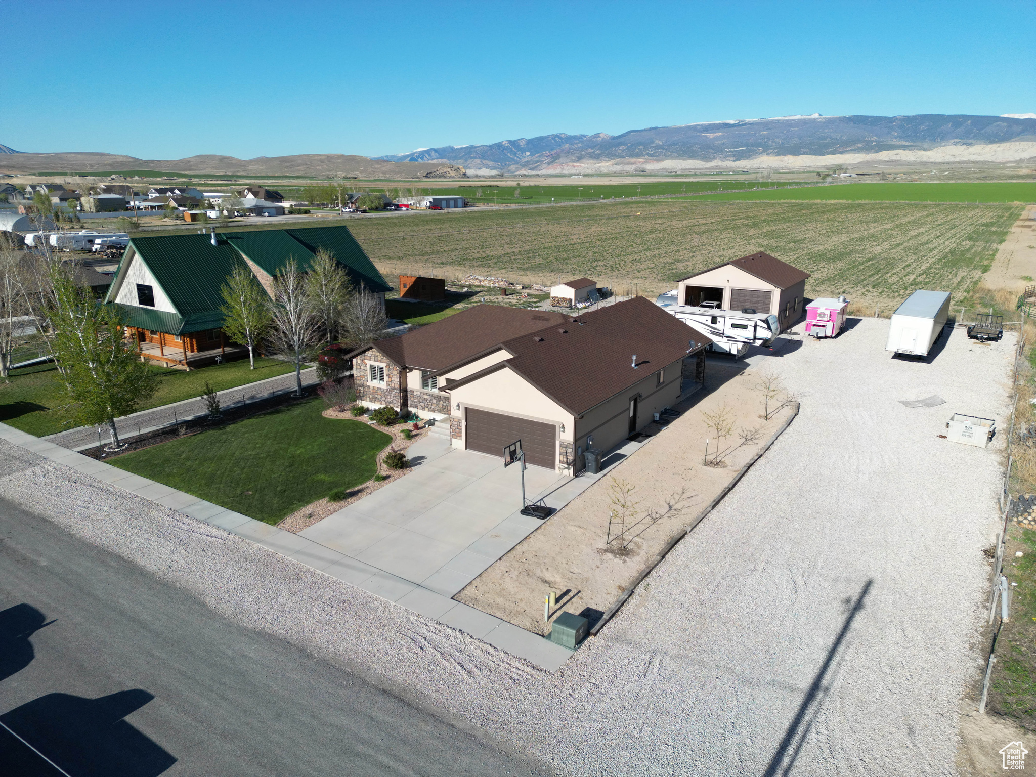 Drone / aerial view featuring a mountain view