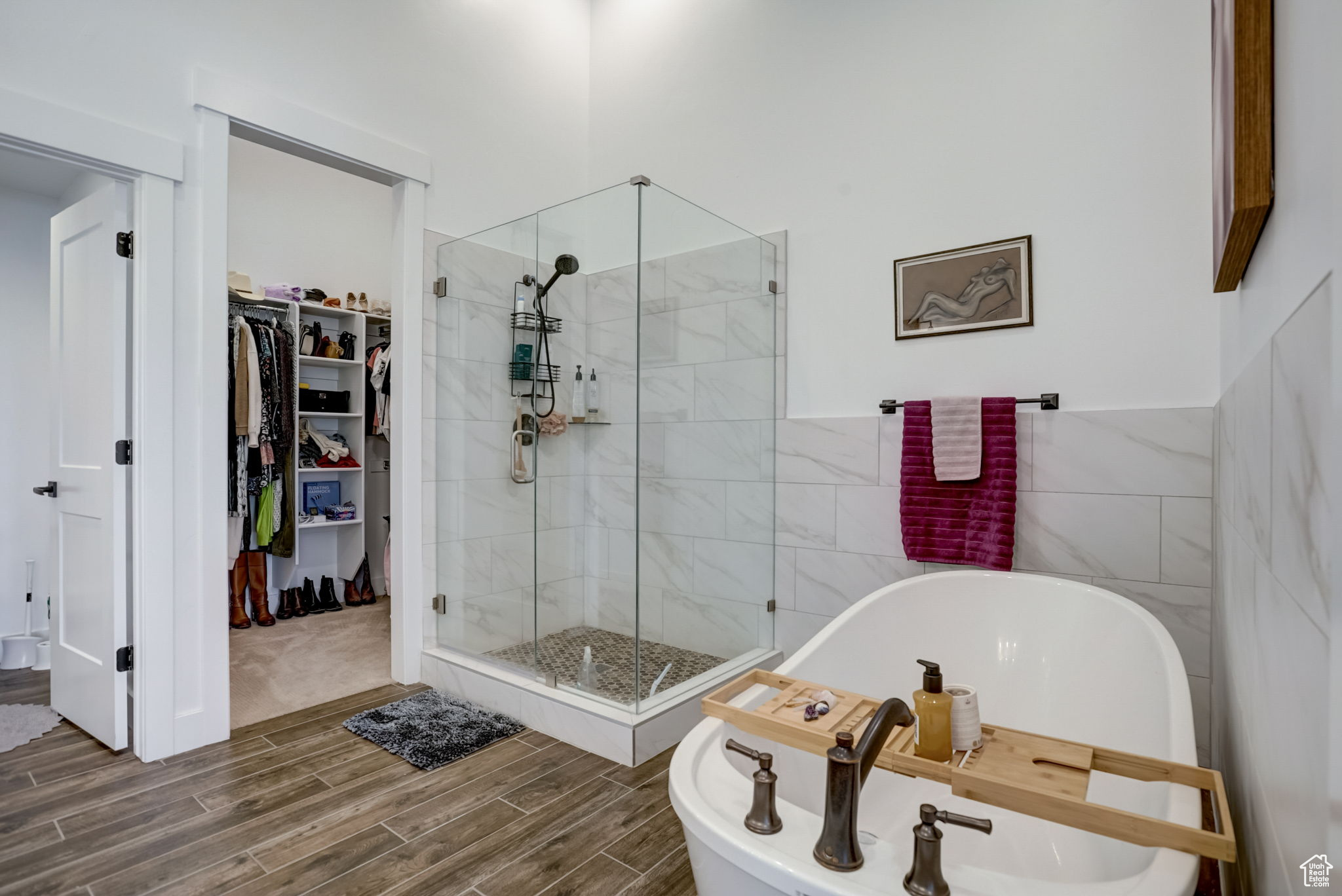 Owner's bathroom with independent shower and bath
