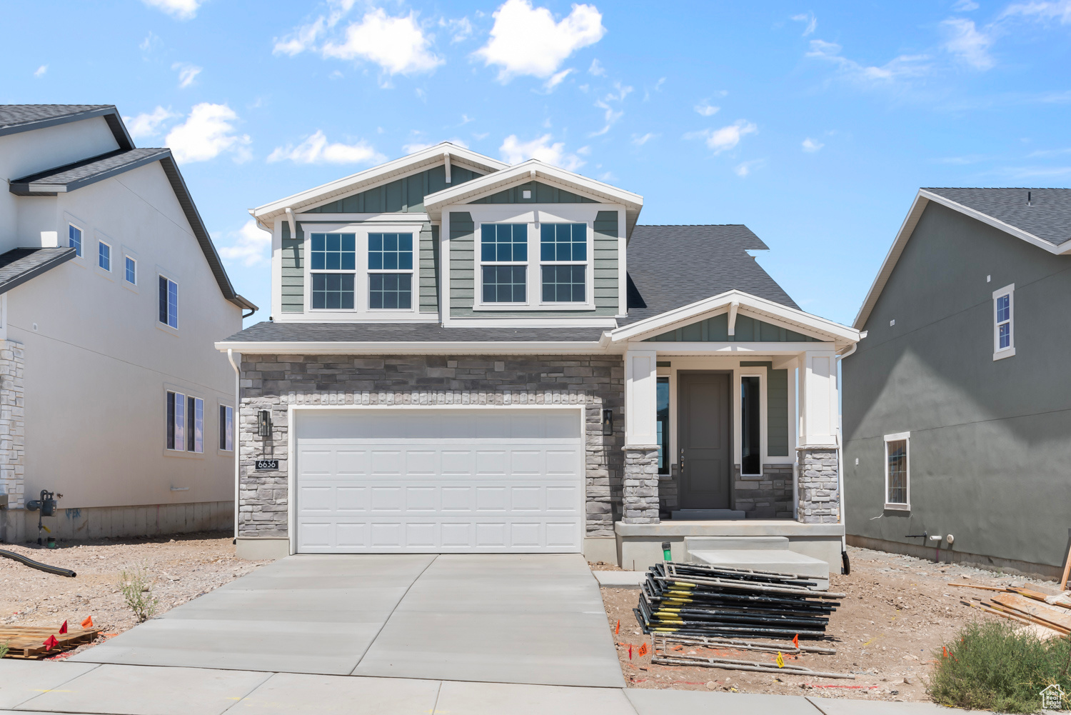 Craftsman house with a garage