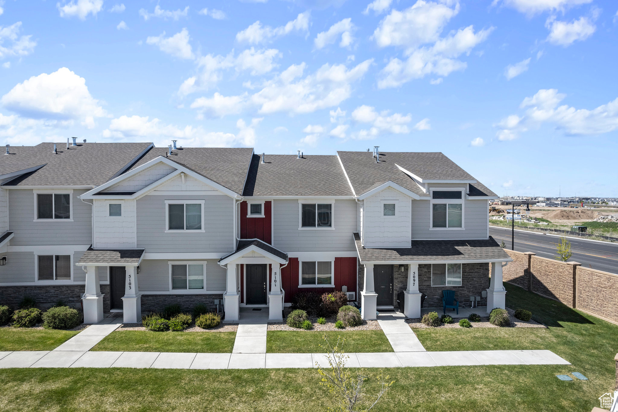 Multi unit property featuring a front yard