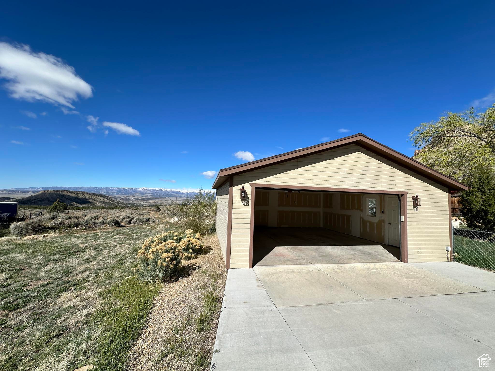 Garage with a mountain view