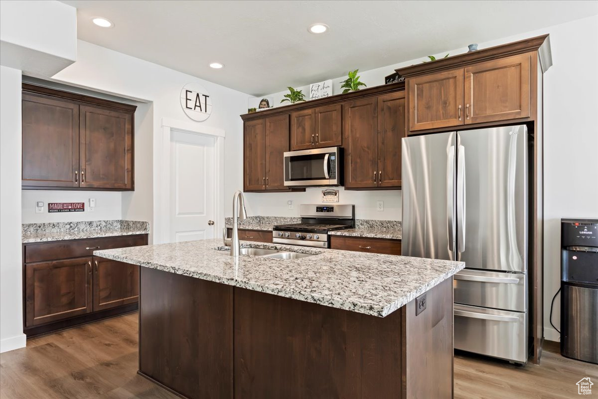 Kitchen (alt view)