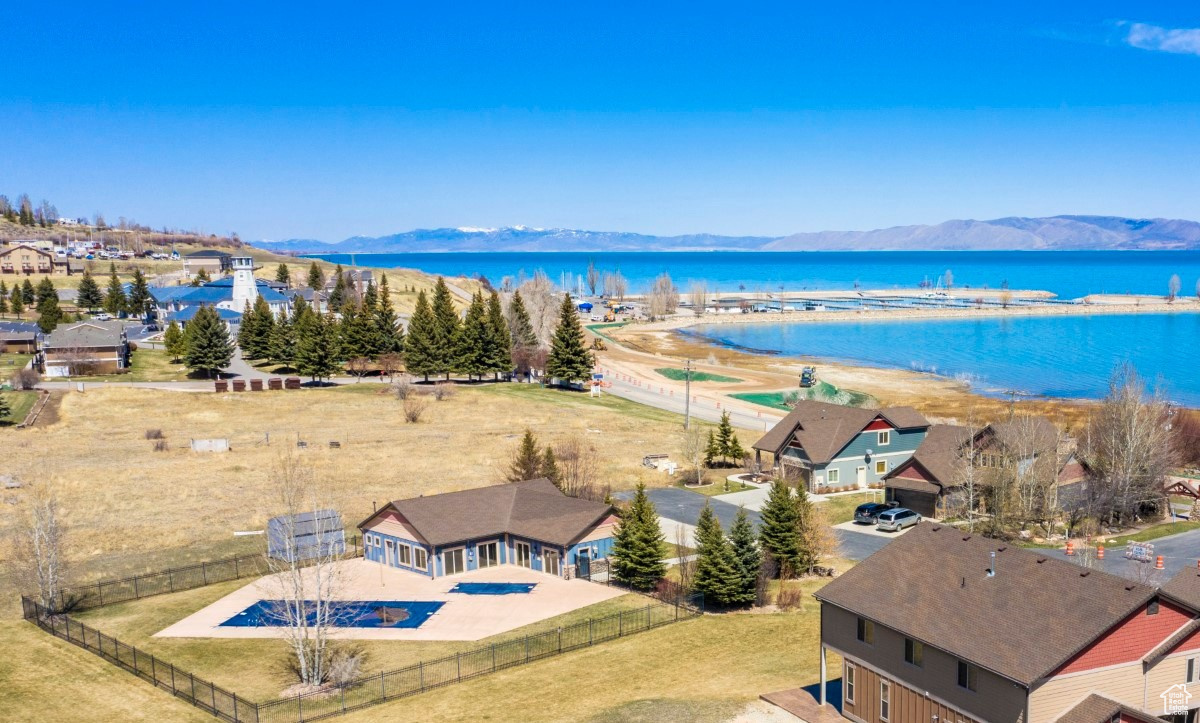 Bird's eye view of clubhouse, pool and lake