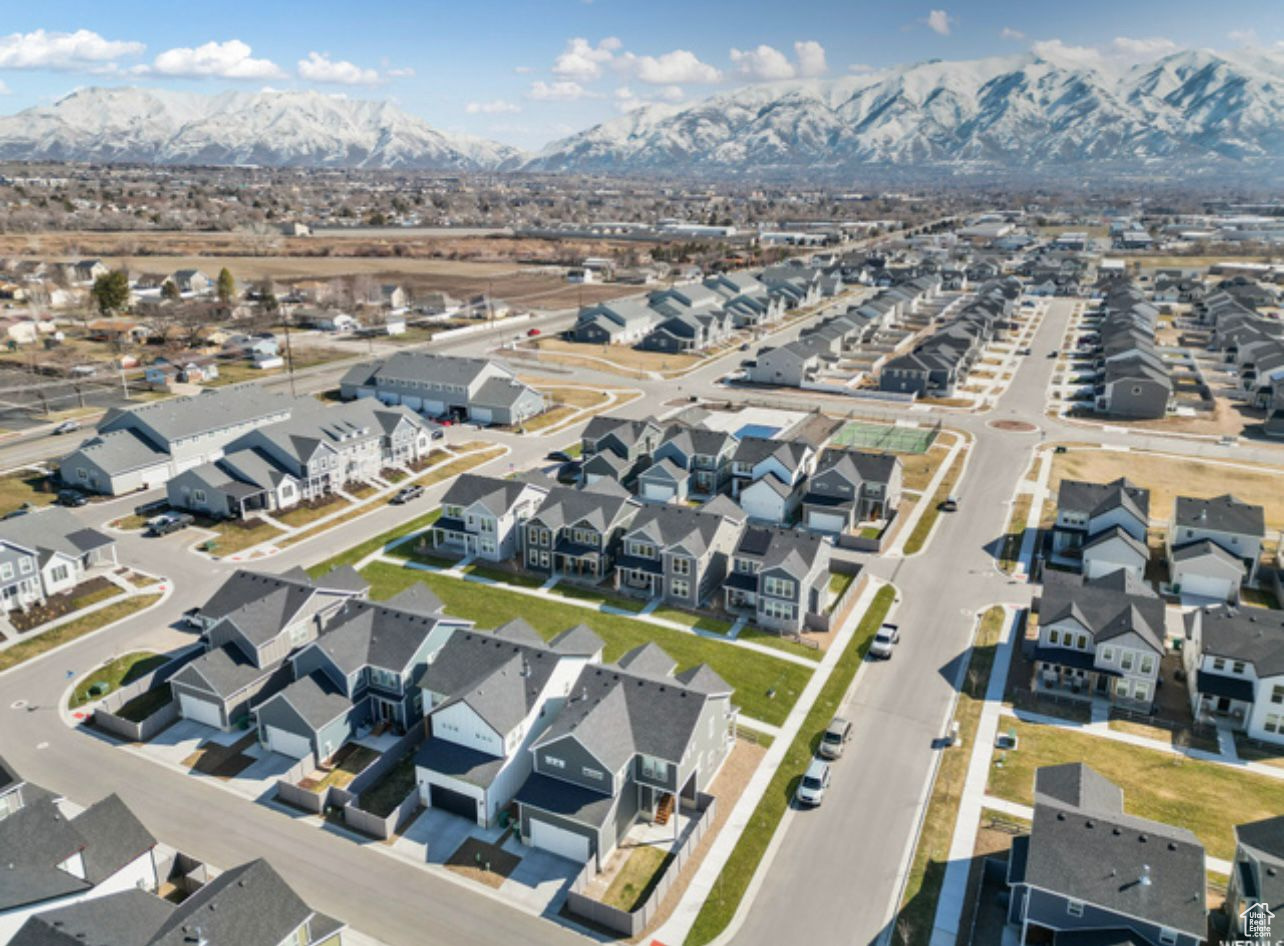 Bird's eye view with a mountain view