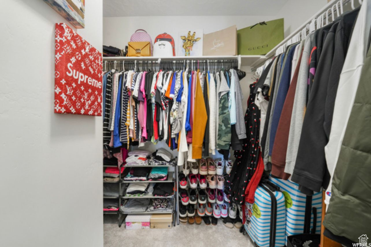 Walk in closet with carpet flooring