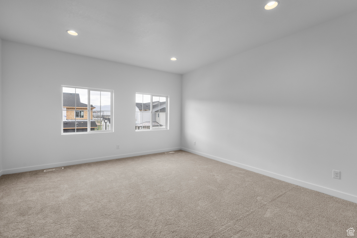 Unfurnished room featuring carpet floors