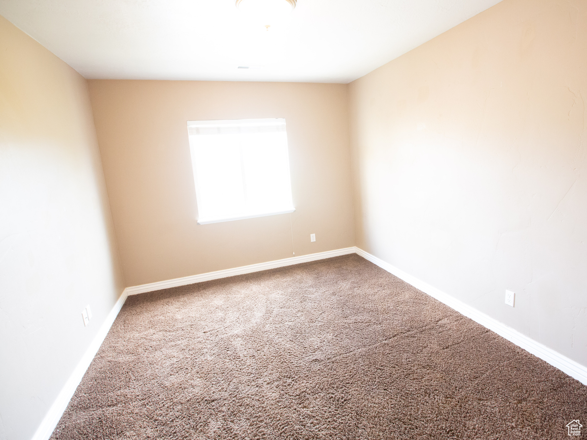 Unfurnished room featuring carpet flooring