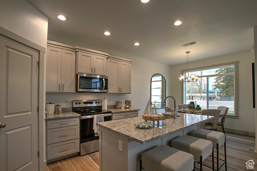 Kitchen w/ dining bar