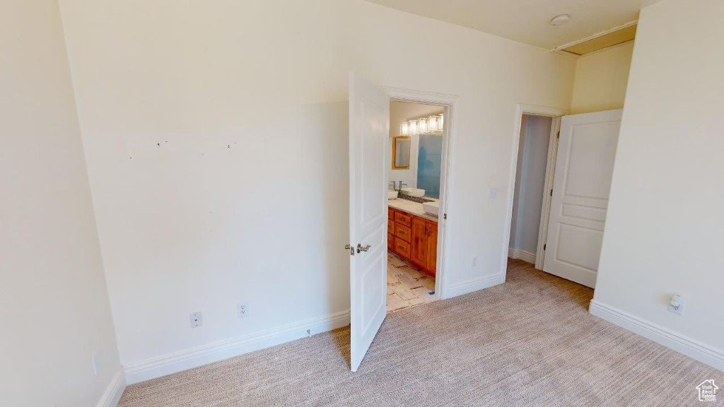 2nd bedroom with a jack-and-jill bathroom