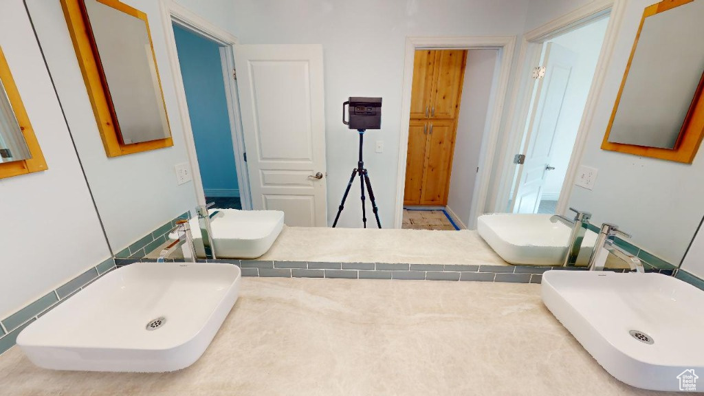 Large countertop with two sinks in the jack-and-jill bathroom