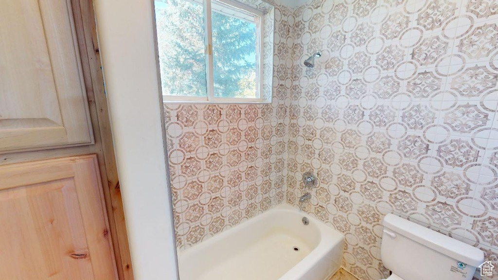 2nd full bathroom on the main floor shared with the 2nd and 3rd bedroom