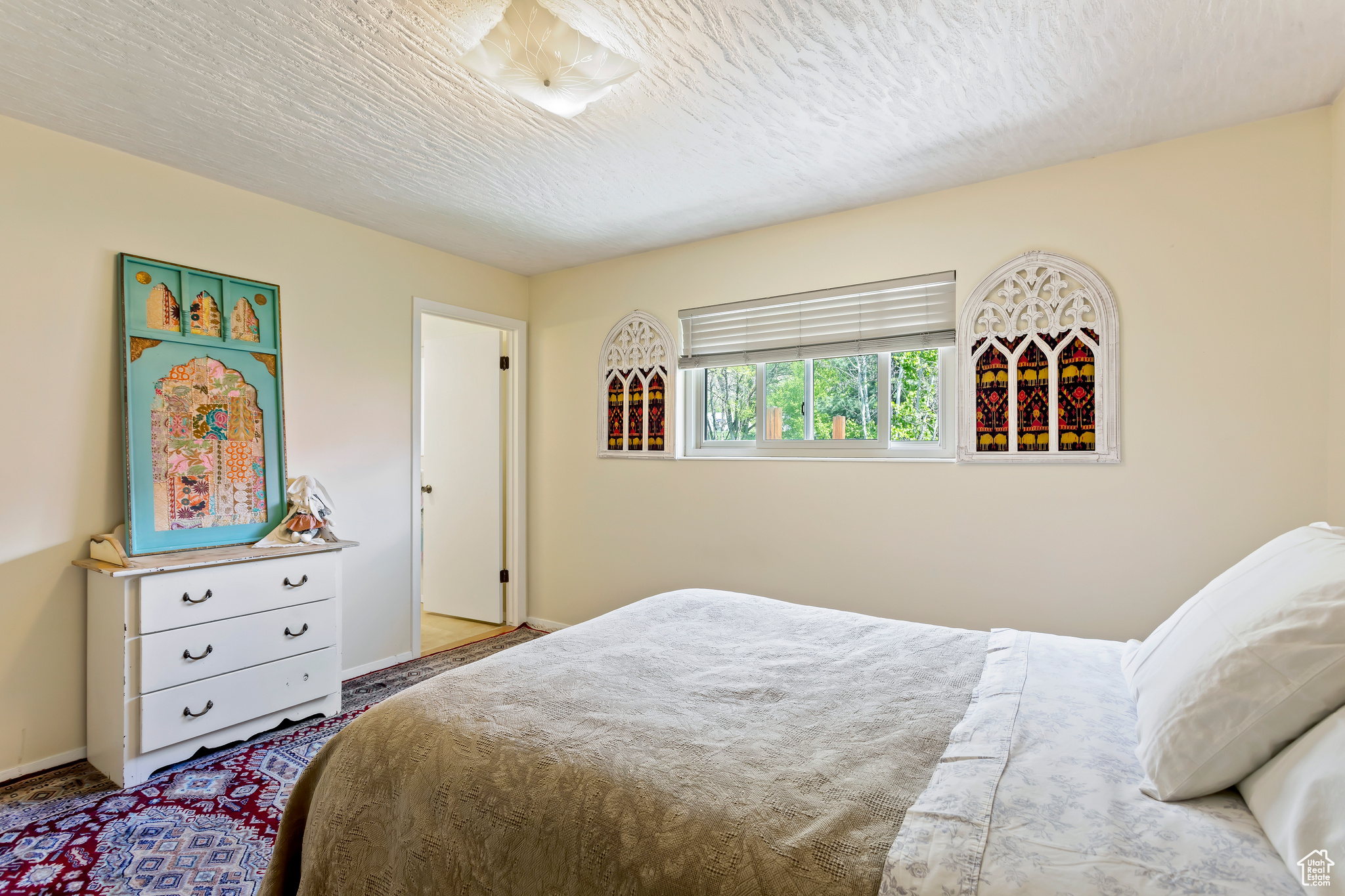 Bedroom with a textured ceiling