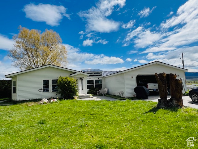 Ranch-style house featuring a front lawn