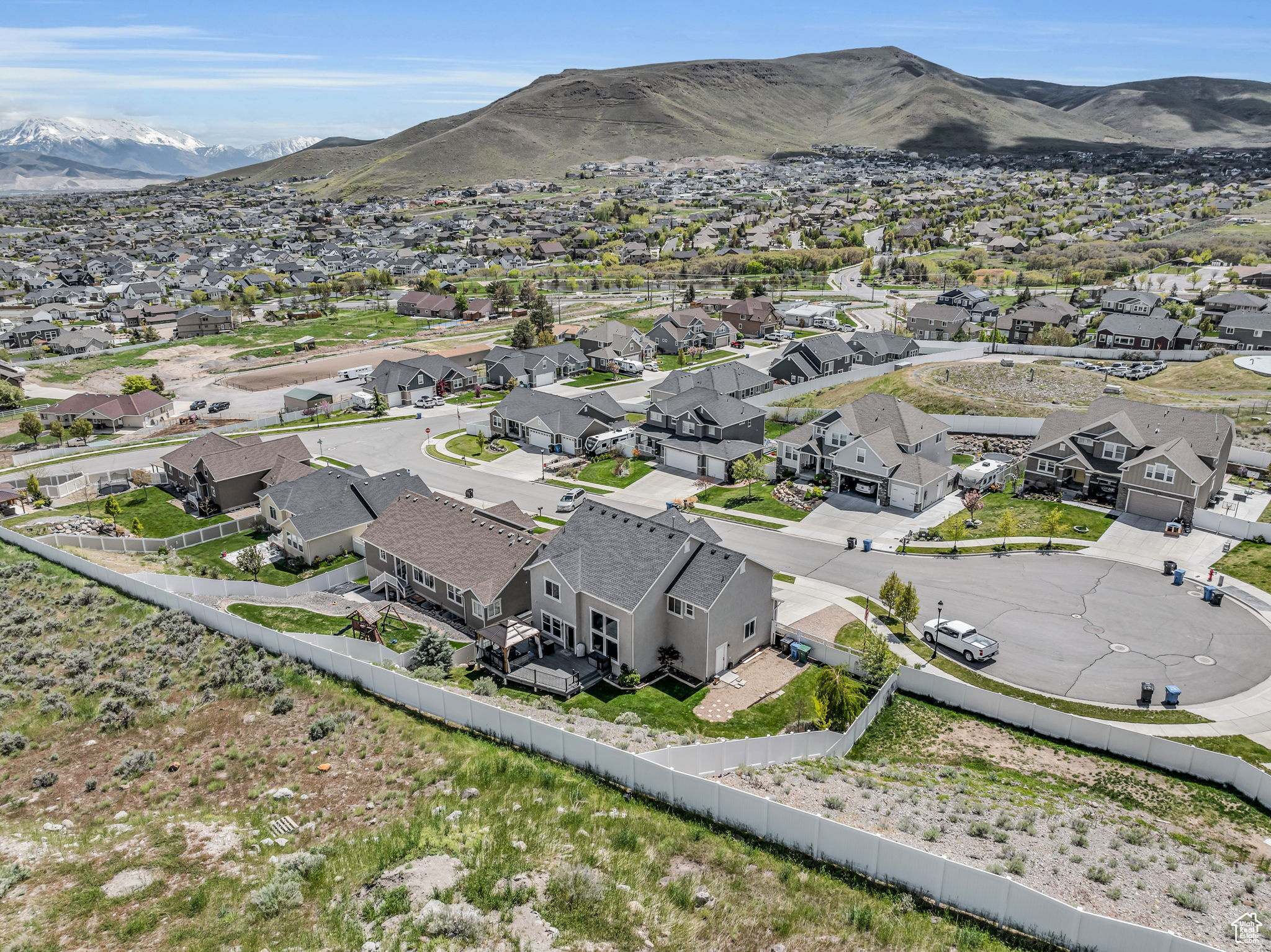 Bird's eye view with a mountain view