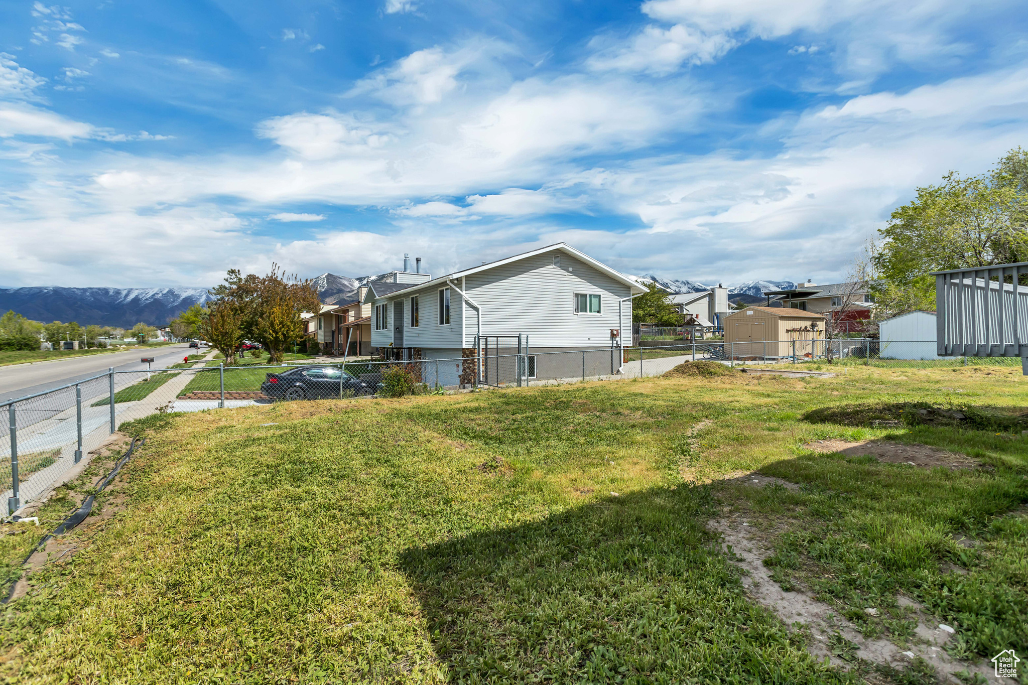 View of yard featuring a mountain view