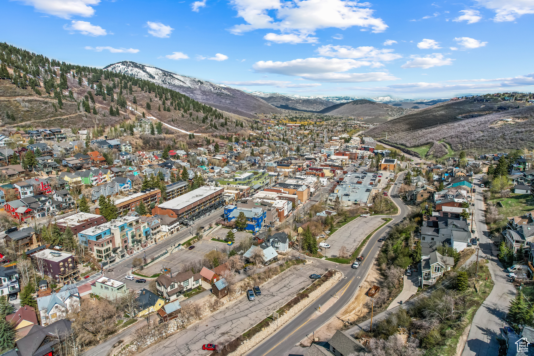 Birds eye view of property featuring a mountain view