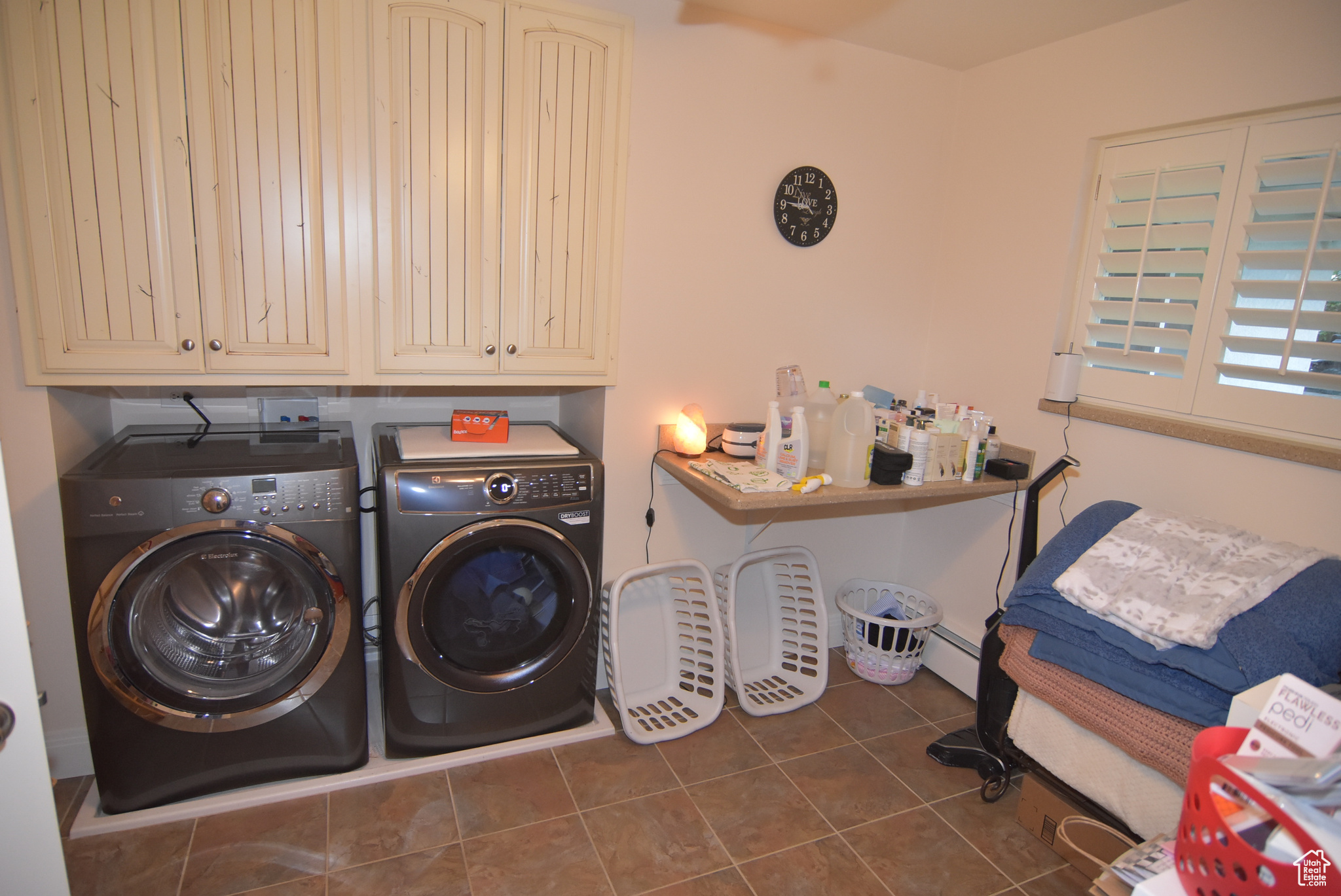 Converted bedroom into large laundry (can still accommodate a bed