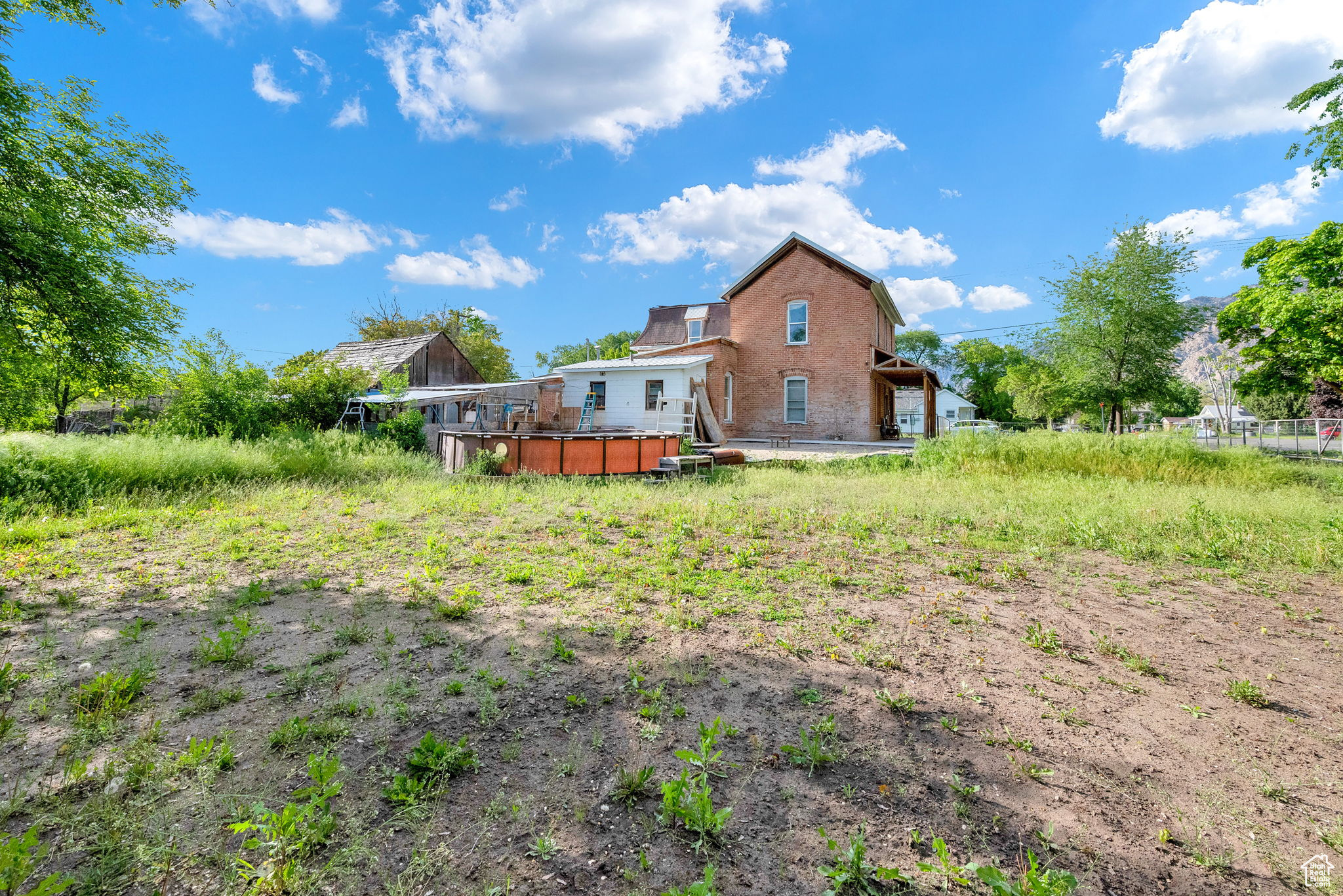 View of side yard