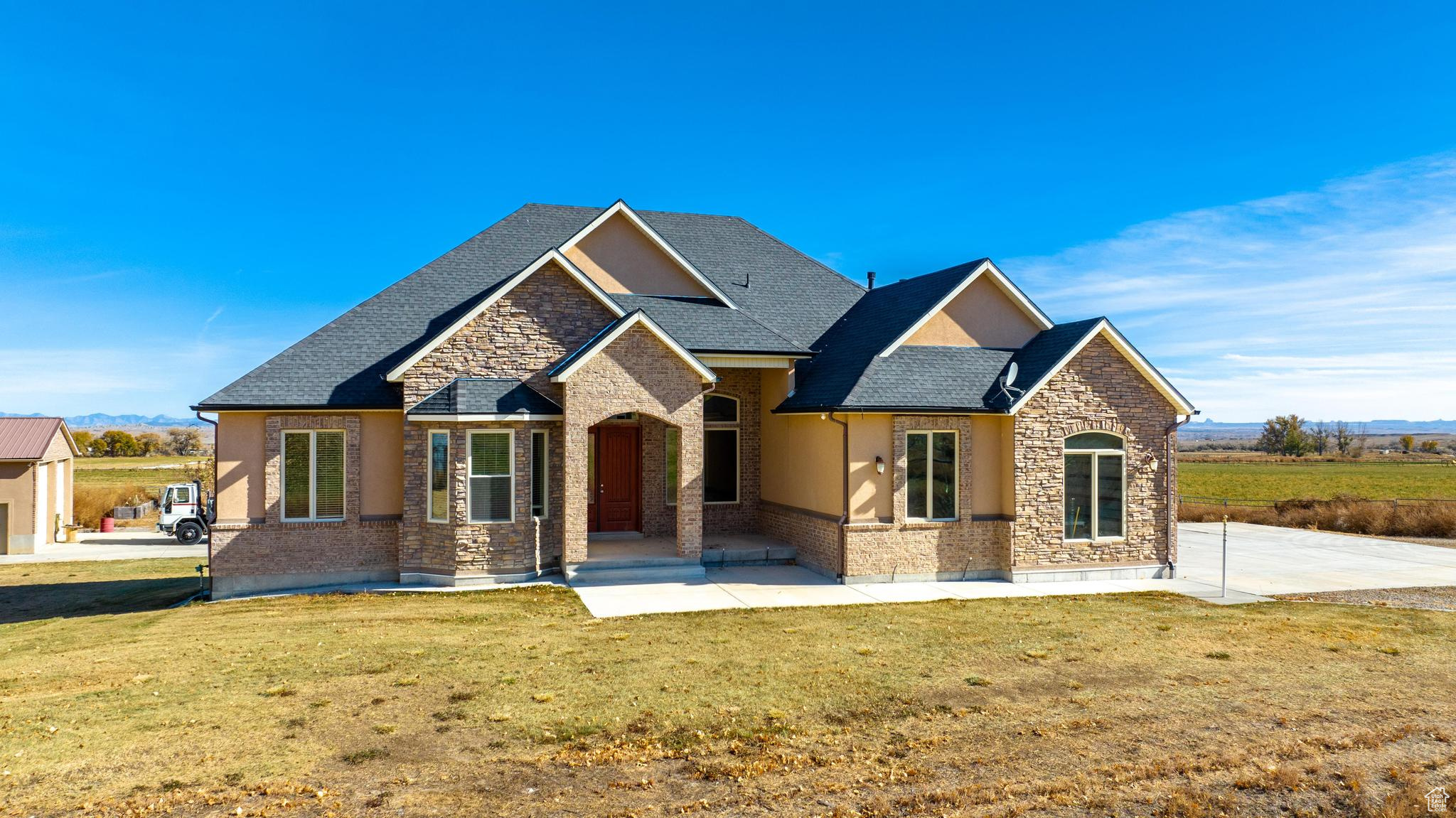 Rambler-style house with a front yard