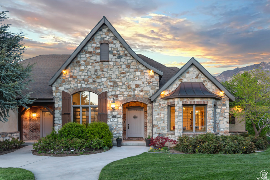 View of front of property featuring a yard