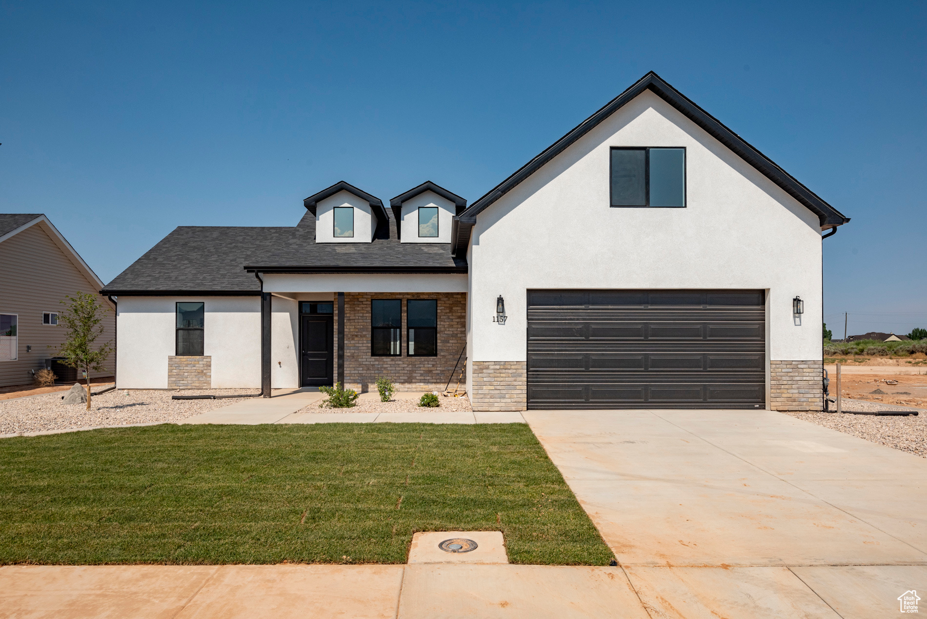 View of front of home featuring a front lawn