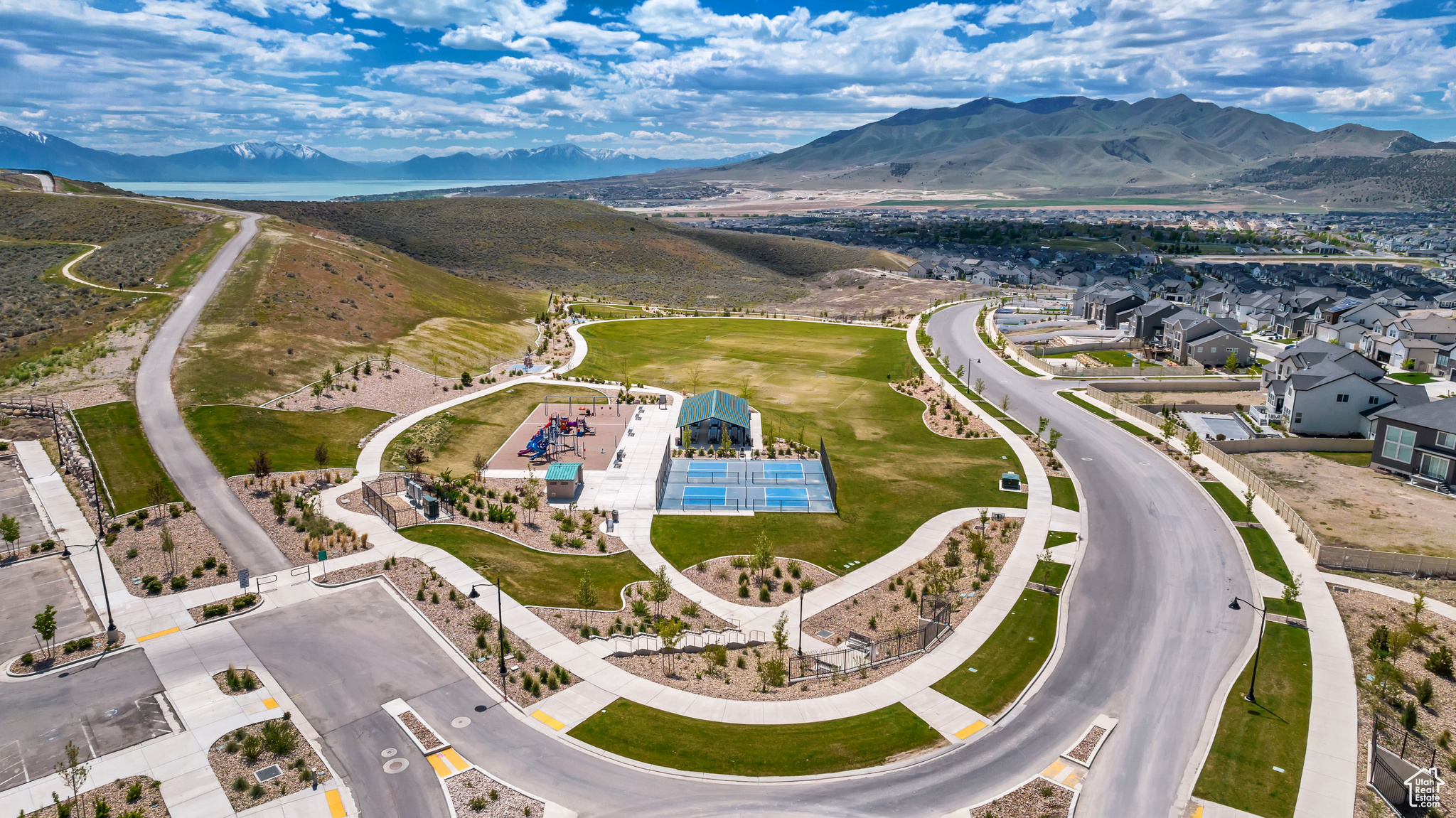 Birds eye view of property with a mountain view