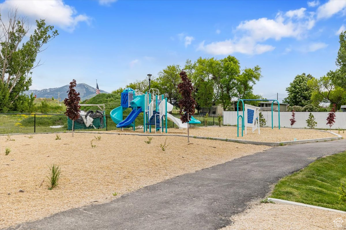 View of play area featuring a mountain view