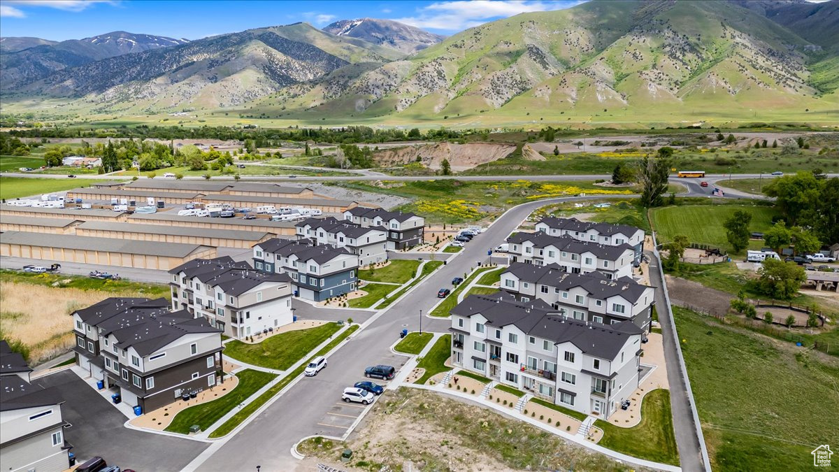 Aerial view with a mountain view