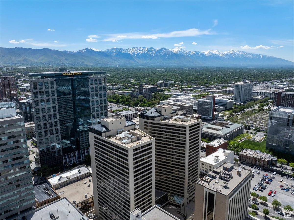 City view featuring a mountain view