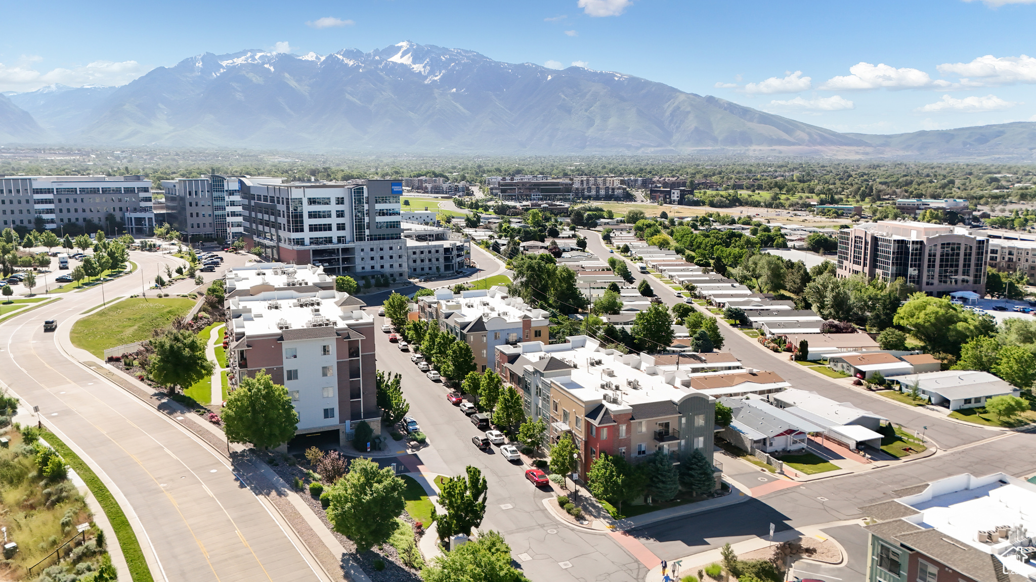 Bird's eye view featuring a mountain view