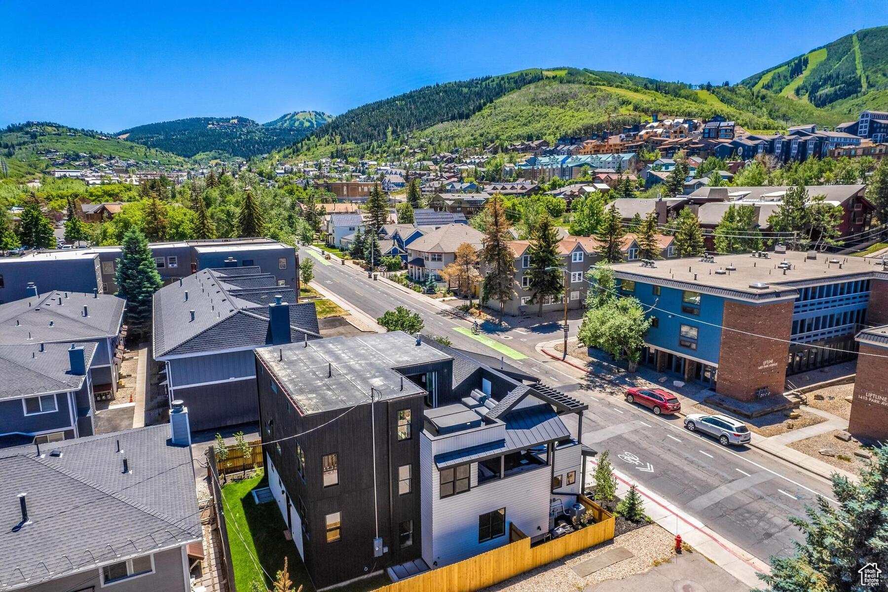 Bird's eye view with a mountain view