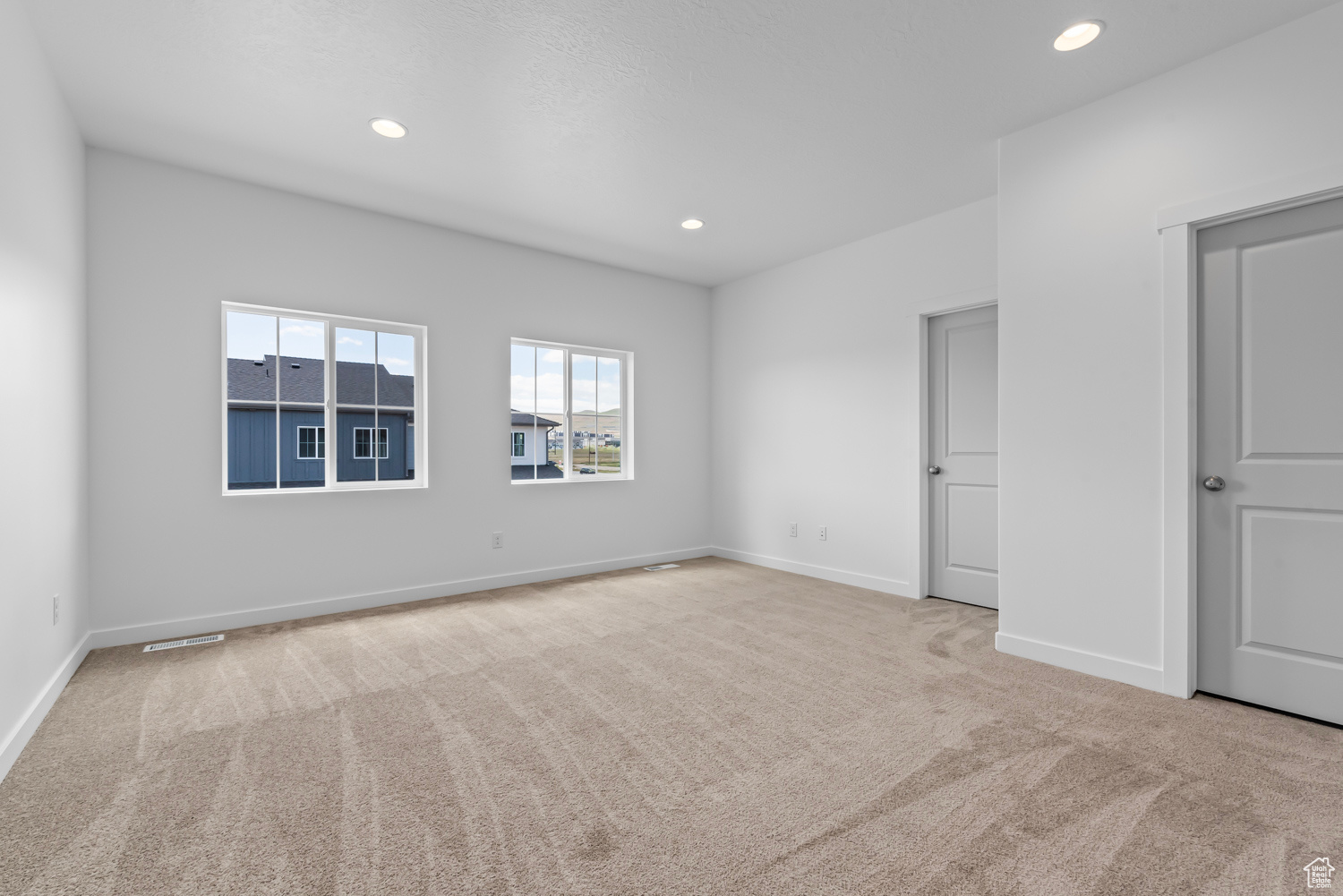 View of carpeted spare room