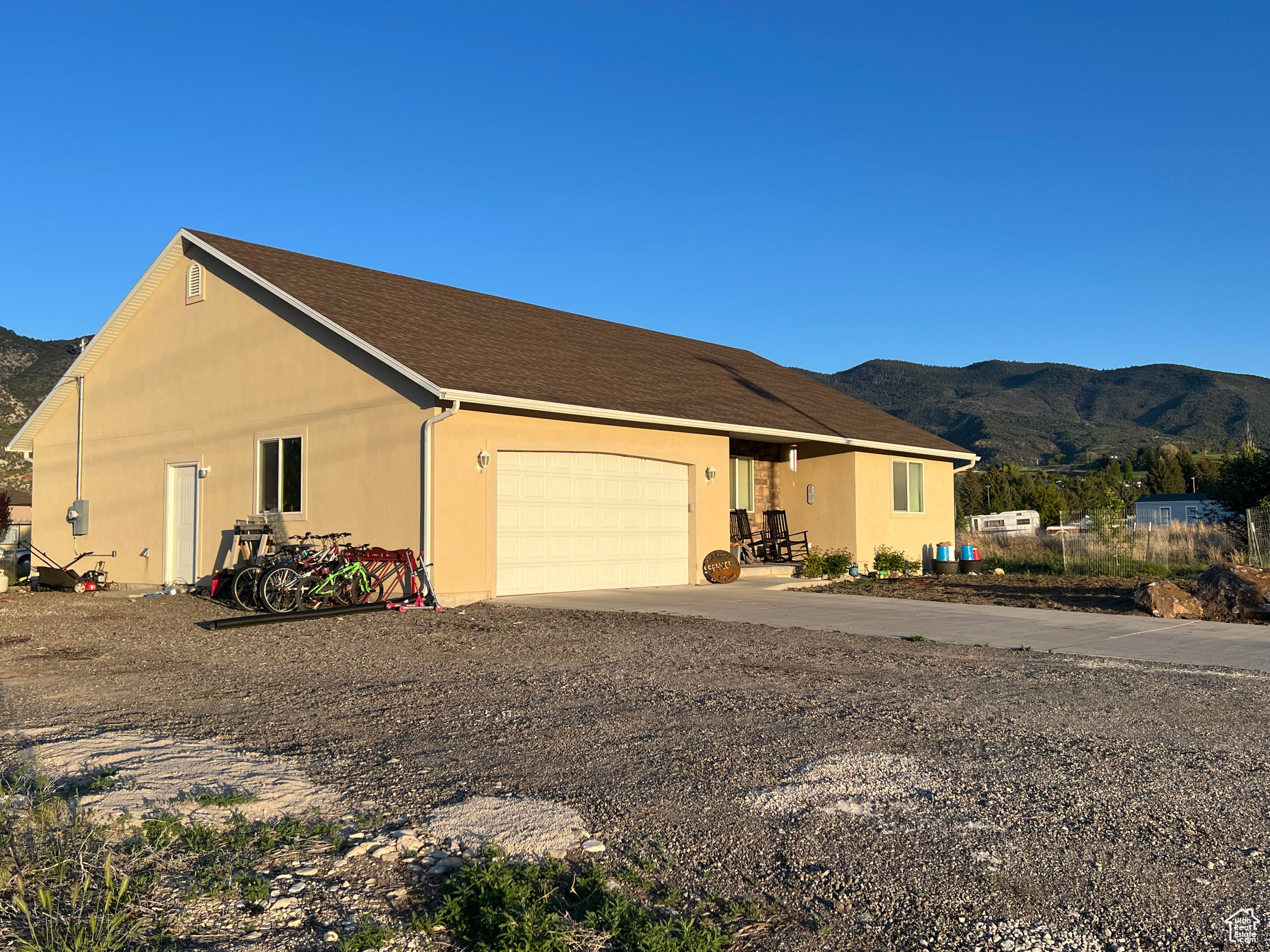 View of front of house featuring a garage and a mountain view