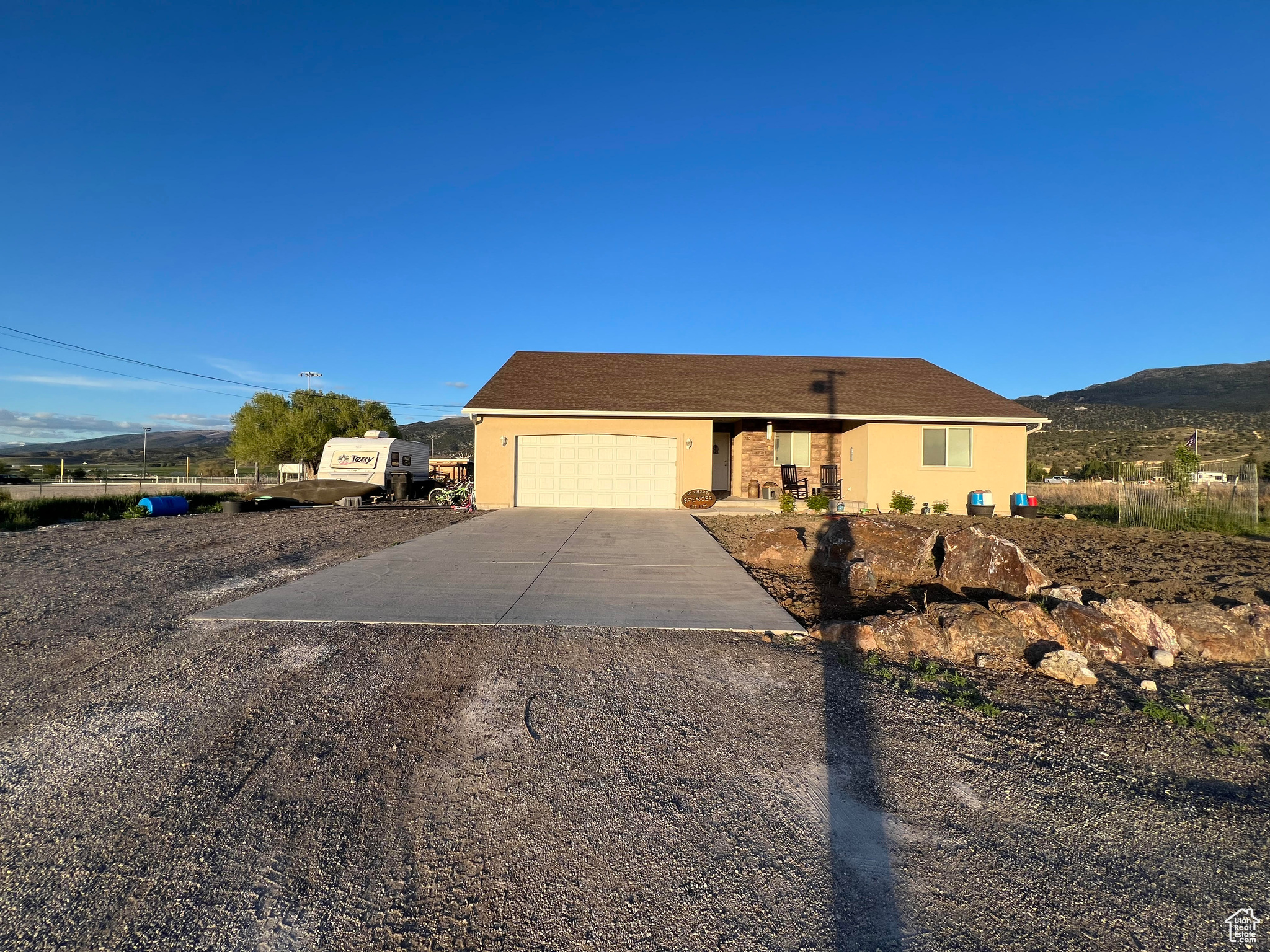 View of front of house featuring a garage and a mountain view